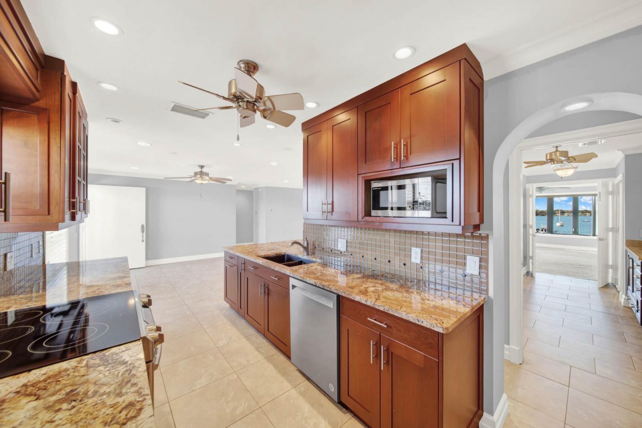 624 SW Saint Lucie Crescent, Unit 406, Stuart, FL 34994 Photo