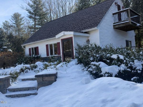 10 Katherine Terrace, Clifton Park, NY 12065