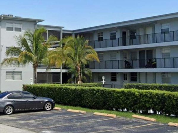 1100 NE 1st Court, Unit 305, Hallandale Beach, FL 33009
