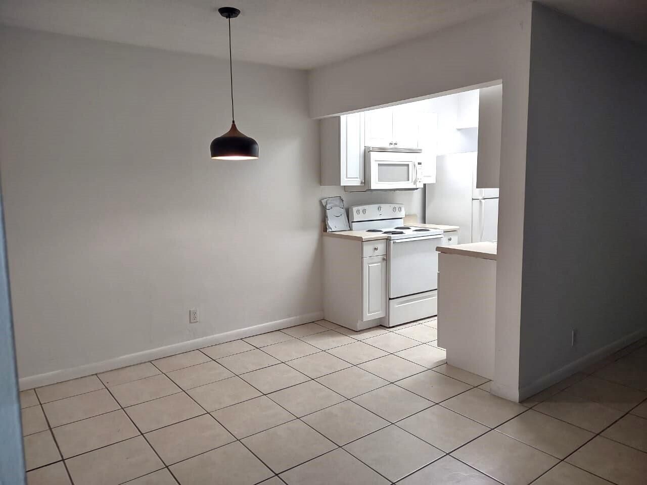 1100 NE 1st Court, Unit 305, Hallandale Beach, FL 33009 Photo