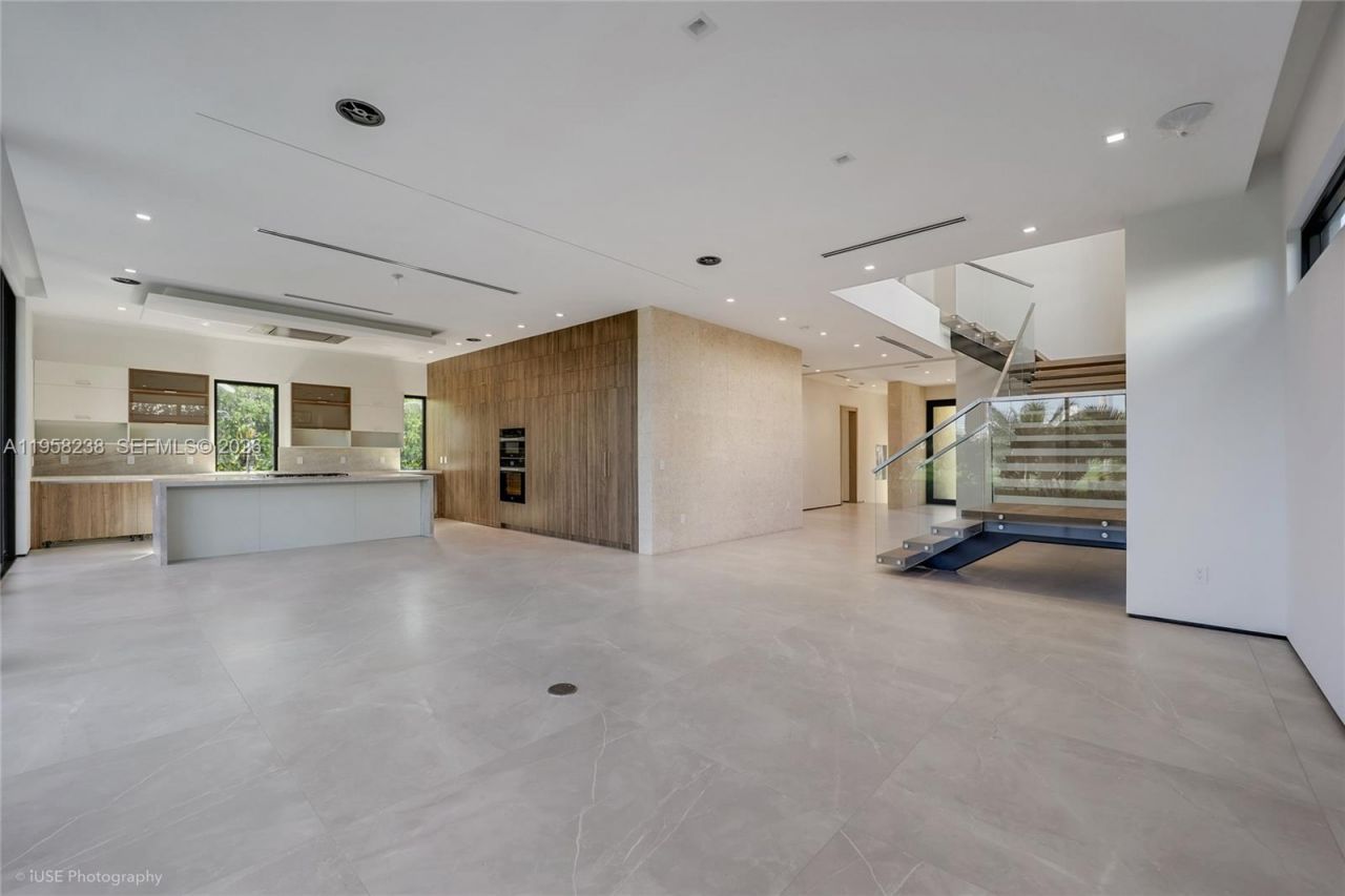 5825 Alton Rd, Miami Beach, FL 33140 Photo