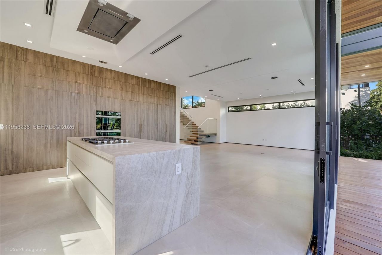 5825 Alton Rd, Miami Beach, FL 33140 Photo