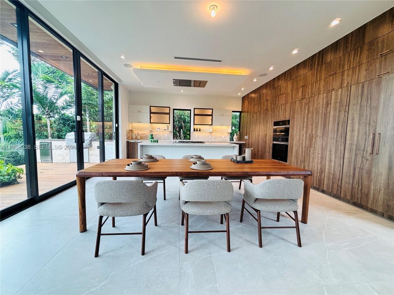 5825 Alton Rd, Miami Beach, FL 33140 Photo