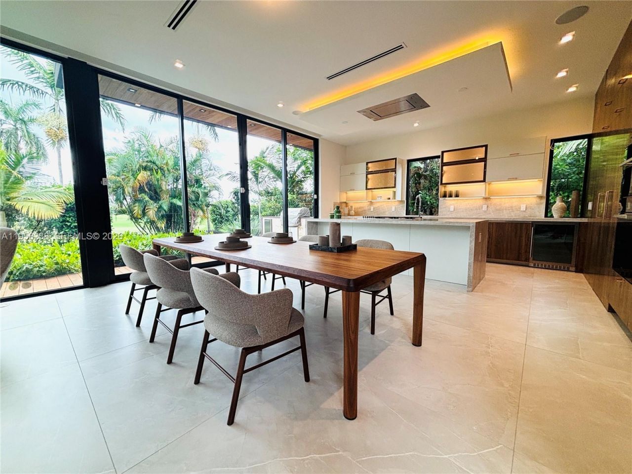 5825 Alton Rd, Miami Beach, FL 33140 Photo