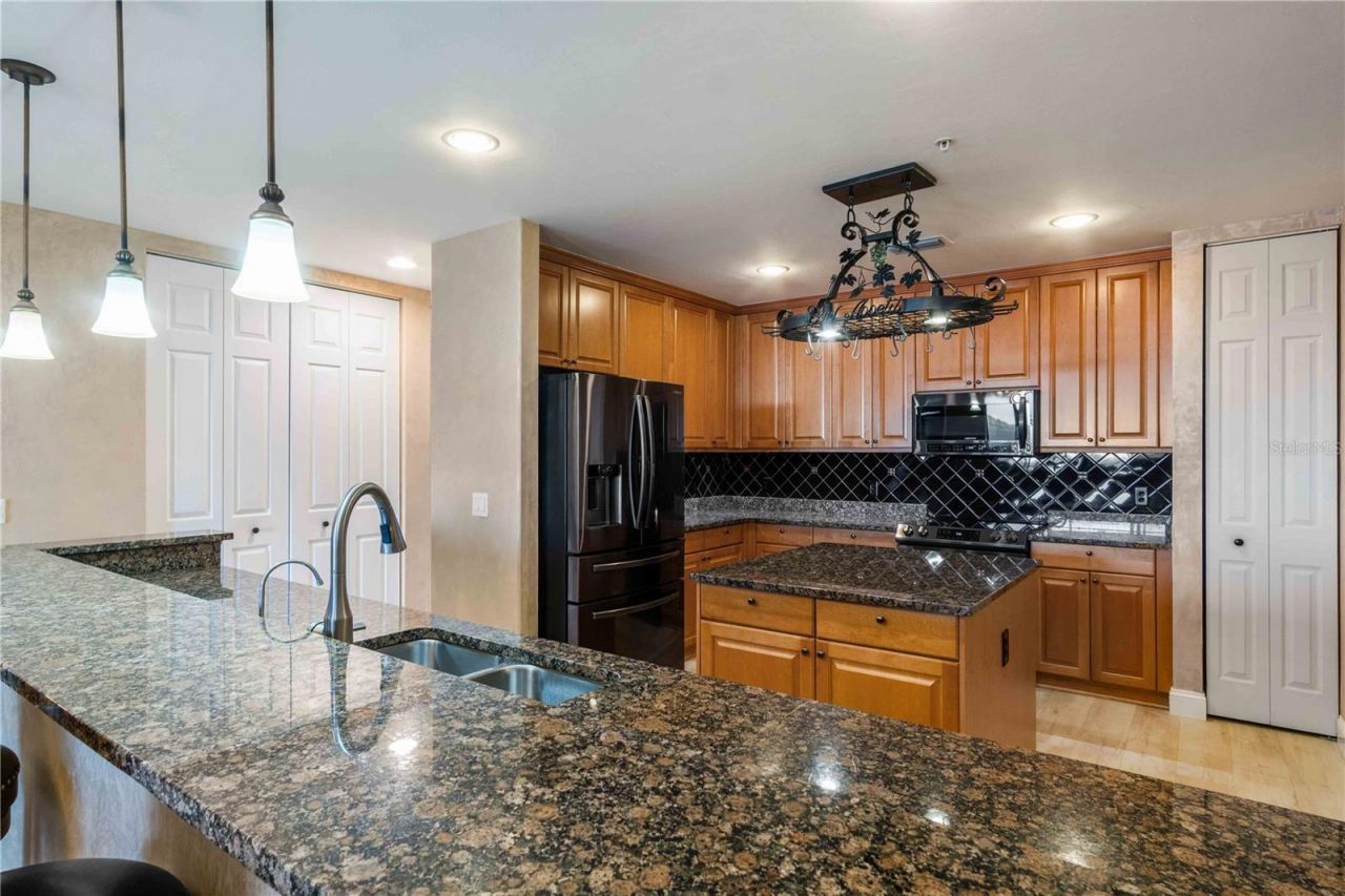 87 Vivante Boulevard, Unit 403, Punta Gorda, FL 33950 Photo