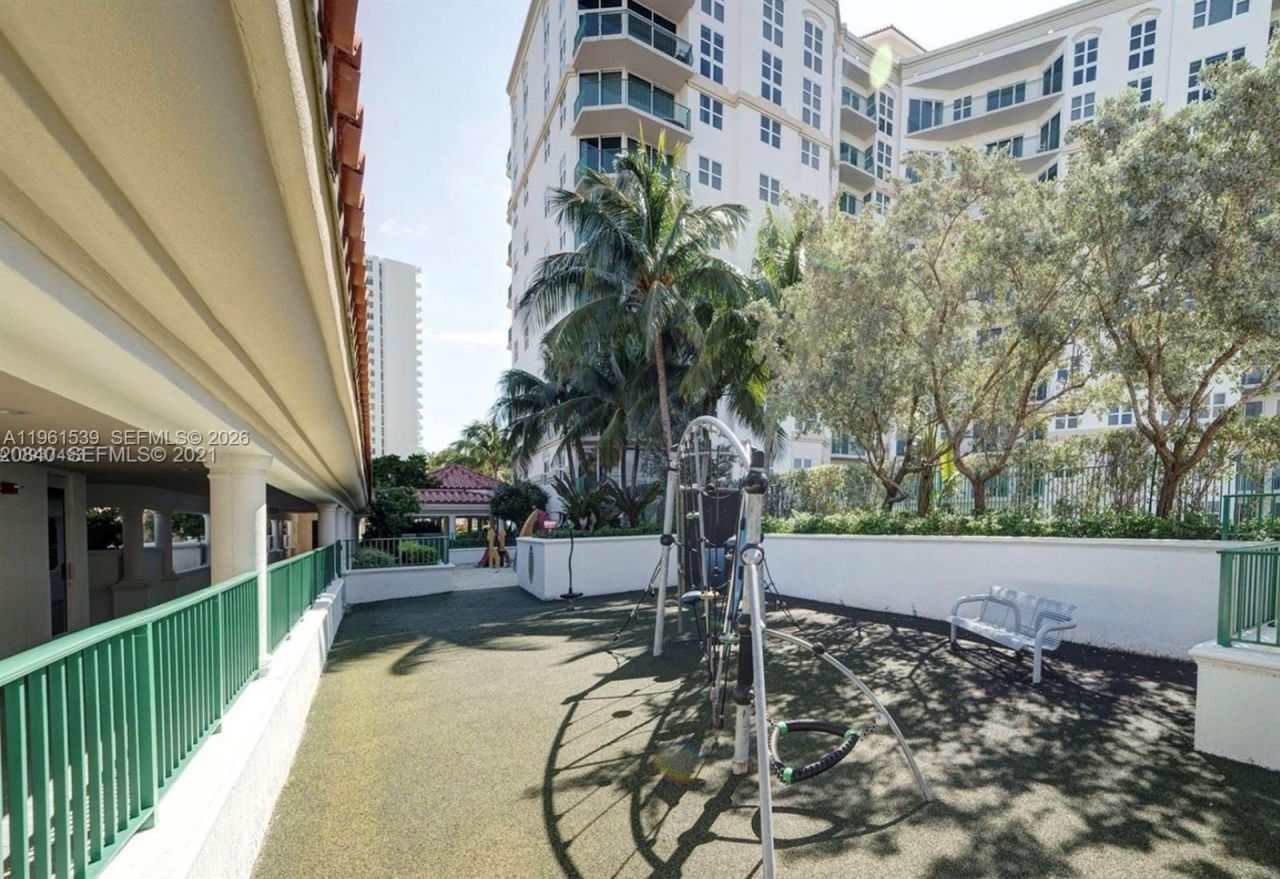 19900 E Country Club Dr, Unit TS20, Aventura, FL 33180 Photo