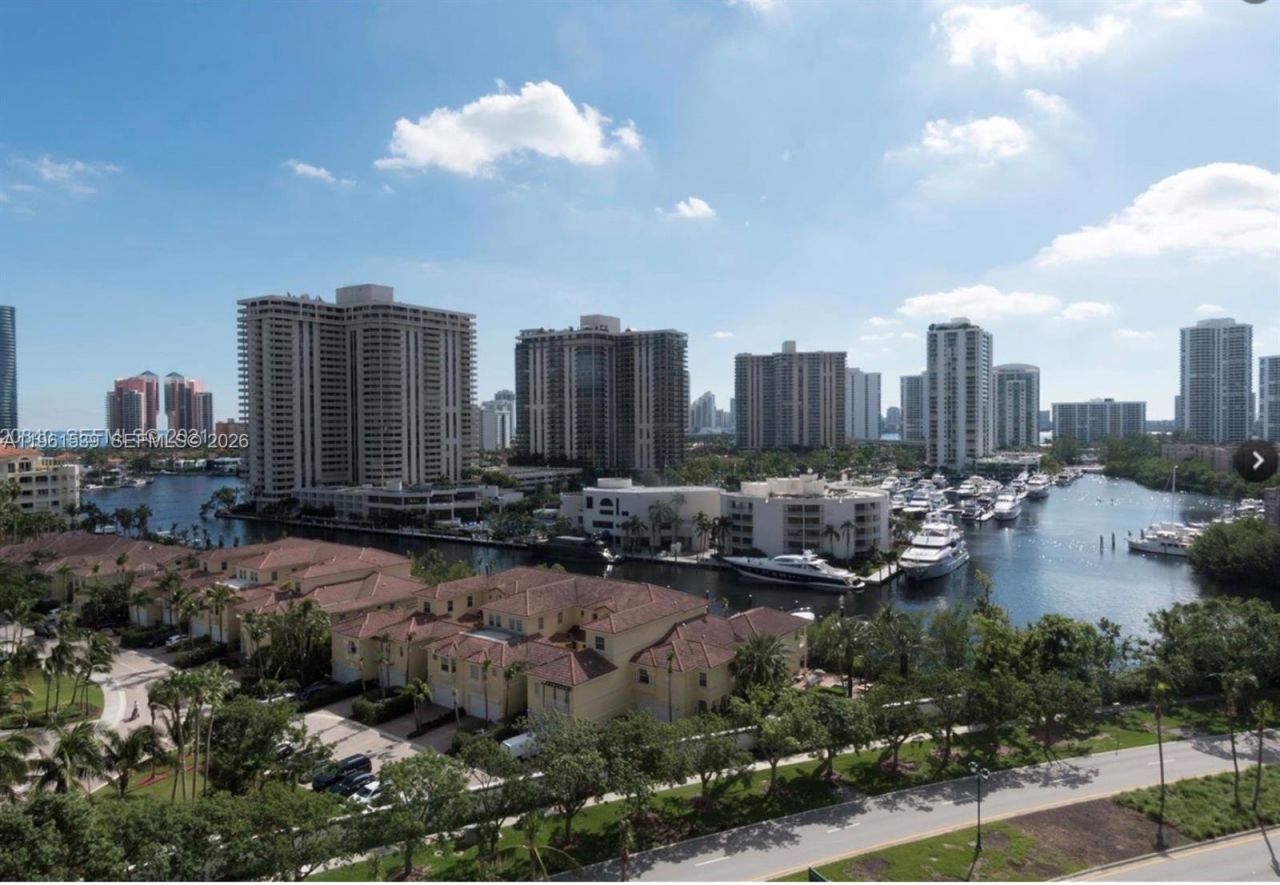 19900 E Country Club Dr, Unit TS20, Aventura, FL 33180 Photo