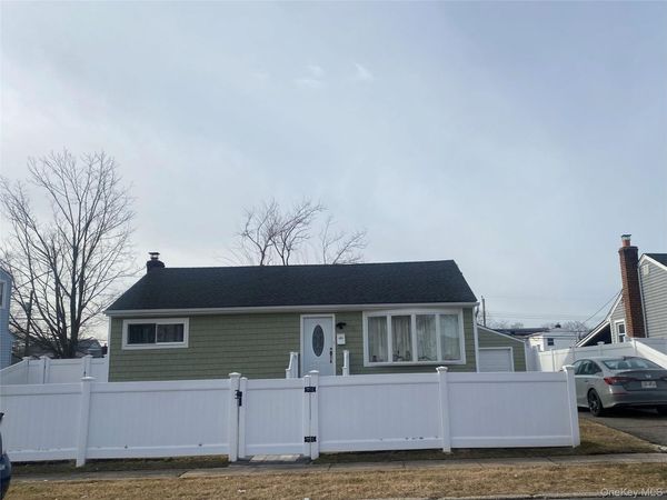 15 Penndale Drive , Amityville, NY 11701