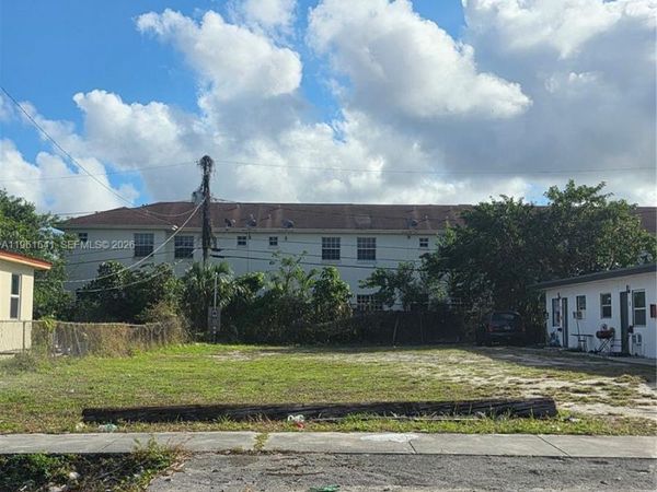 10 Nw St , Hallandale Beach, FL 33009