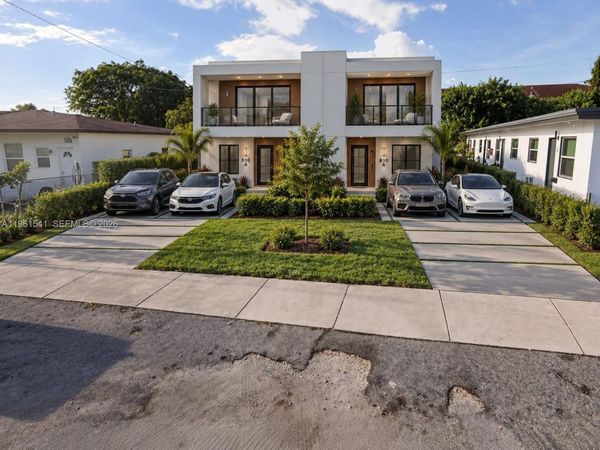 10 Nw St, Hallandale Beach, FL 33009