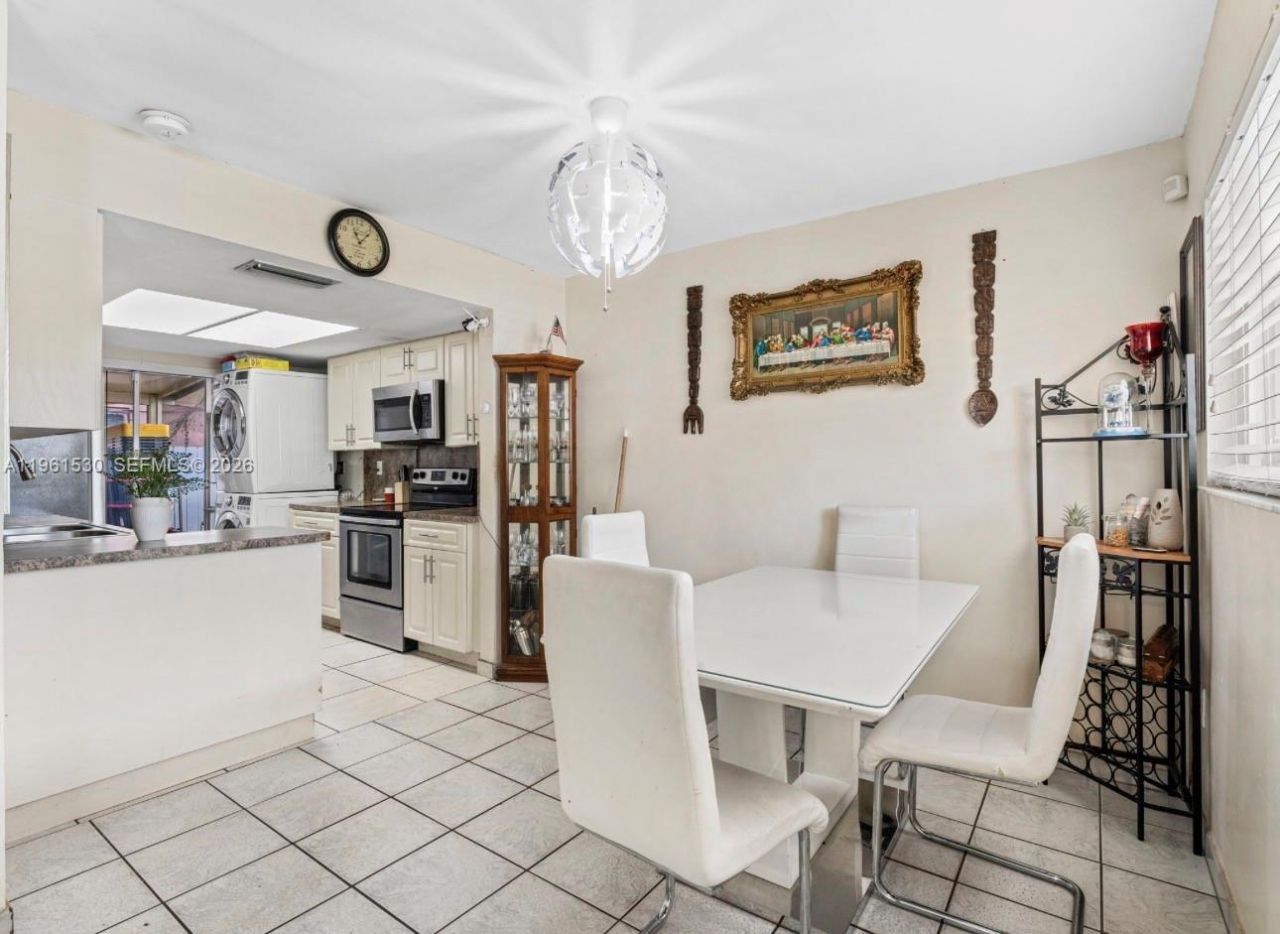 3056 NW 15th St, Unit 201, Miami, FL 33125 Photo