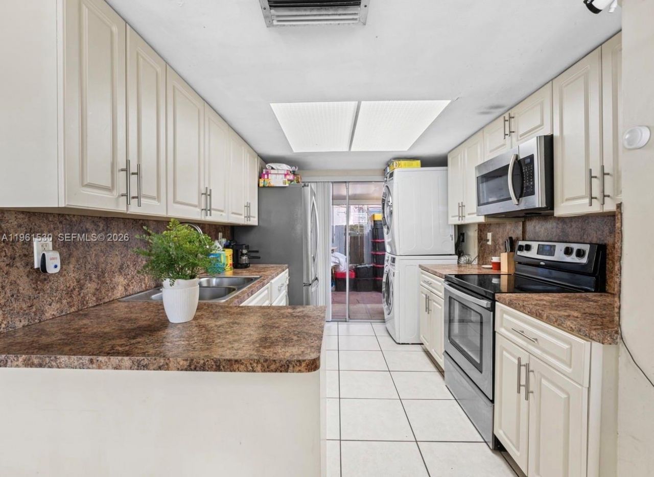 3056 NW 15th St, Unit 201, Miami, FL 33125 Photo