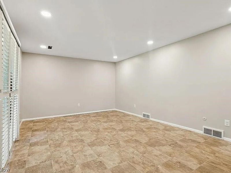 209 Greenbriar Court, Unit 209, Euclid, OH 44143 Photo 15