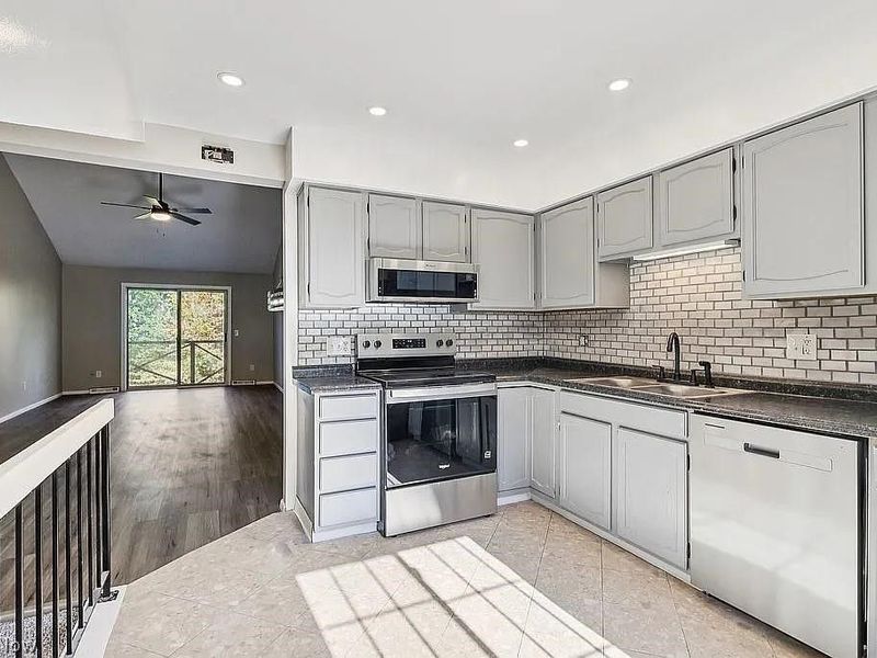 209 Greenbriar Court, Unit 209, Euclid, OH 44143 Photo 7