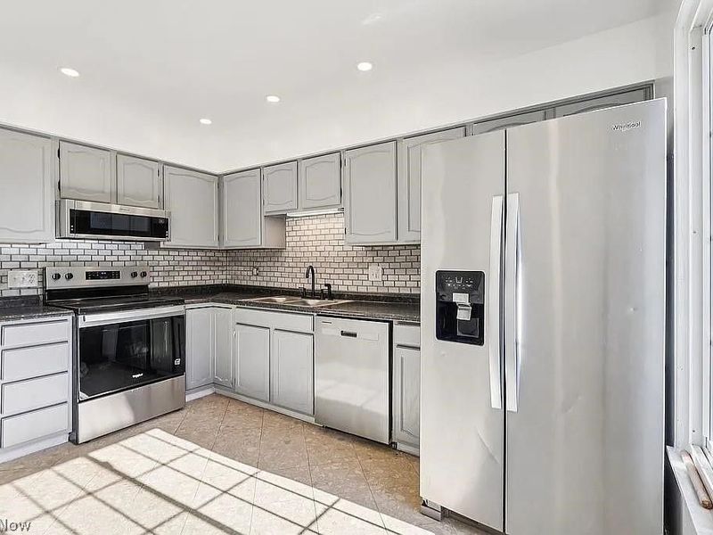 209 Greenbriar Court, Unit 209, Euclid, OH 44143 Photo 8