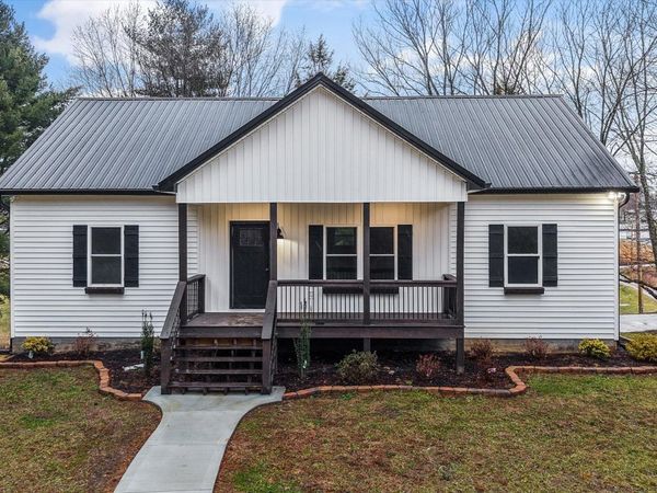 136 Log Lane, Jacksboro, TN 37757