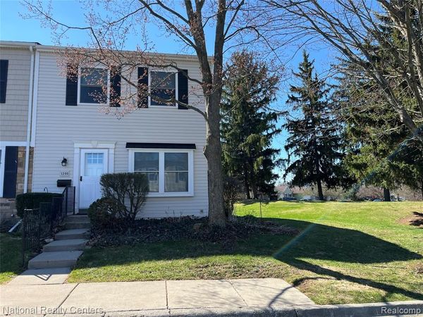 1200 Marseille Court, Rochester Hills, MI 48307