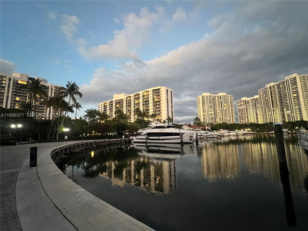 3640 Yacht Club Dr , Unit 609, Aventura, FL 33180 Photo