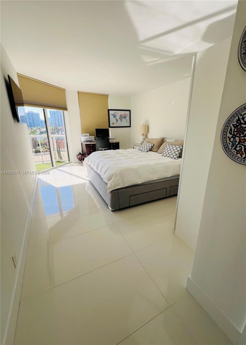 3640 Yacht Club Dr , Unit 609, Aventura, FL 33180 Photo