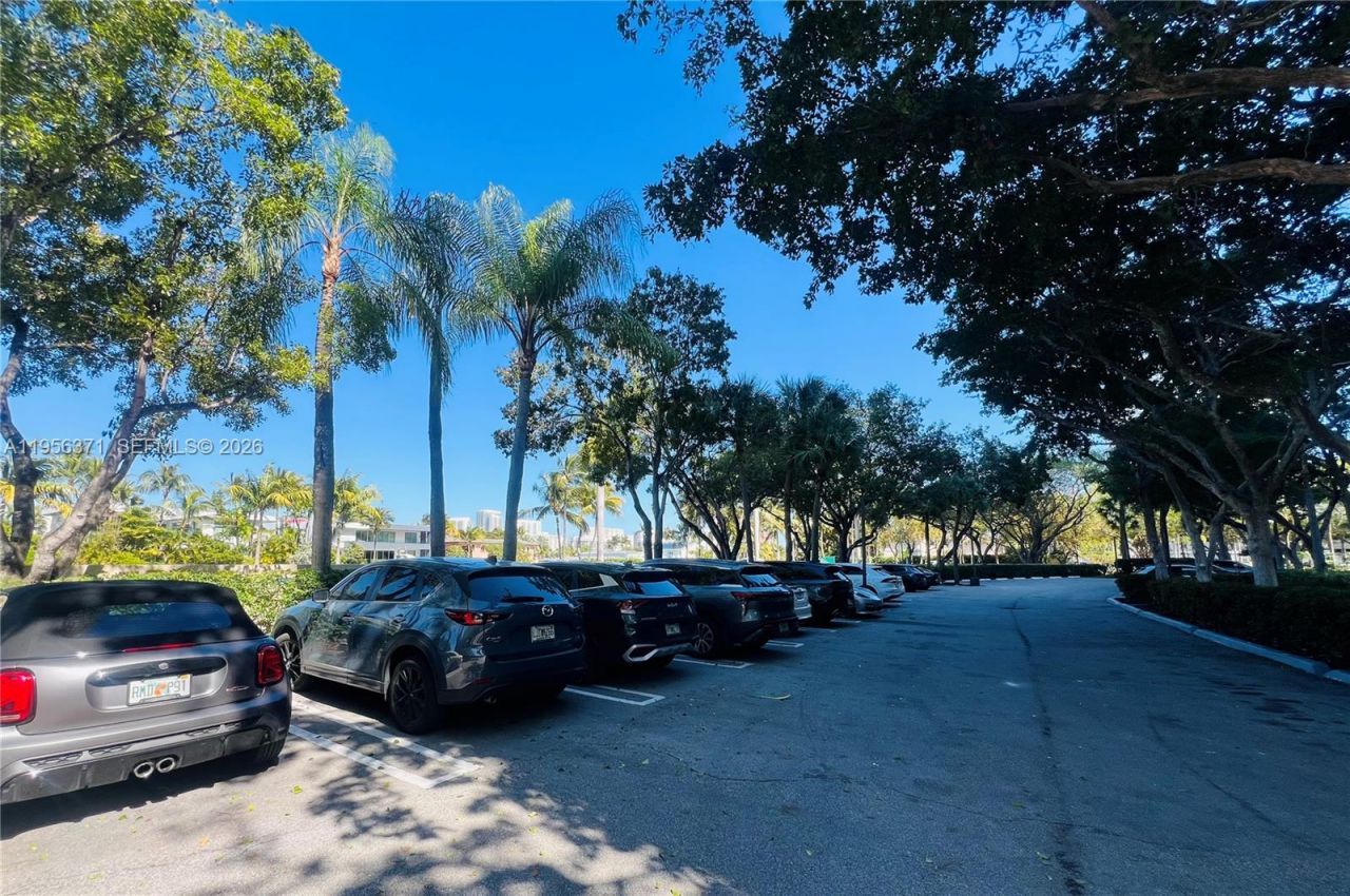 3640 Yacht Club Dr , Unit 609, Aventura, FL 33180 Photo