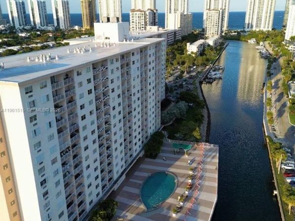 400 Kings Point Dr, Unit 524, Sunny Isles Beach, FL 33160