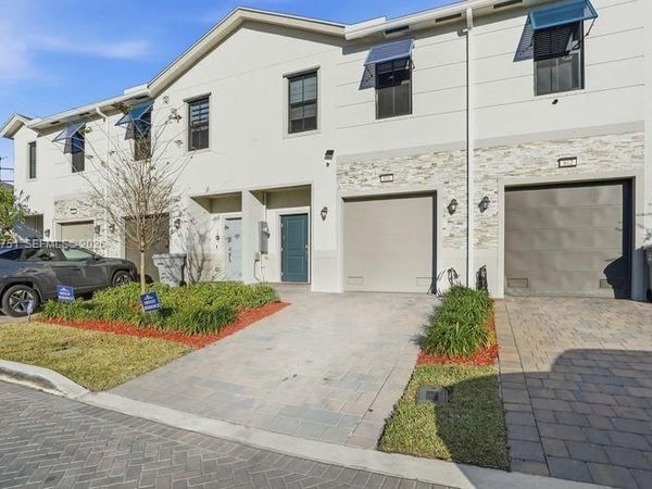 816 NW 3rd Ter, Unit 818, Pompano Beach, FL 33060