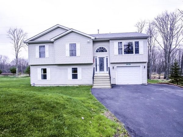 1019 CRICKET LANE, LONG POND, PA 18334