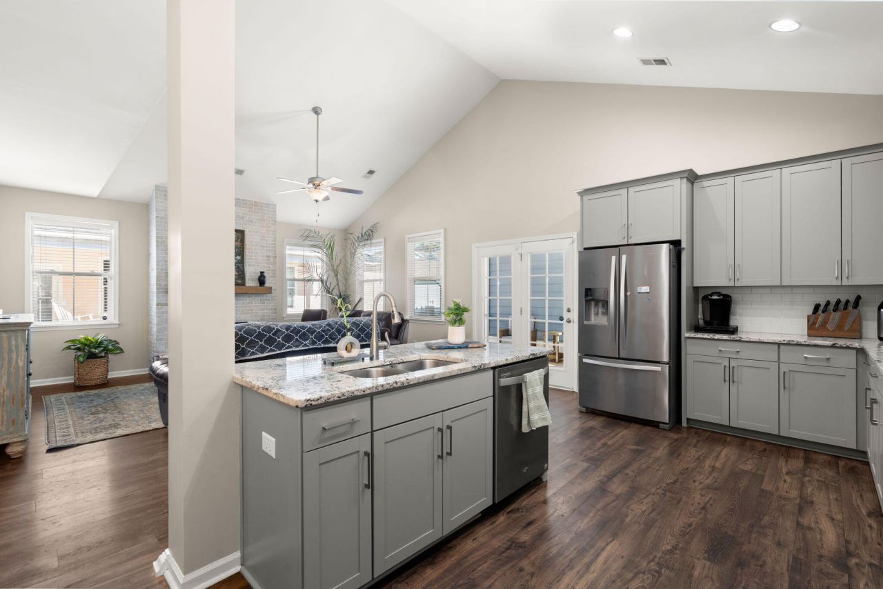 1044 Oak Bluff Avenue Photo 11