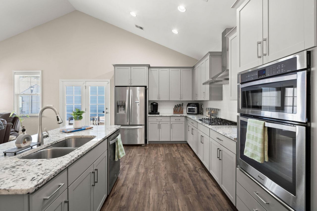 1044 Oak Bluff Avenue Photo 12