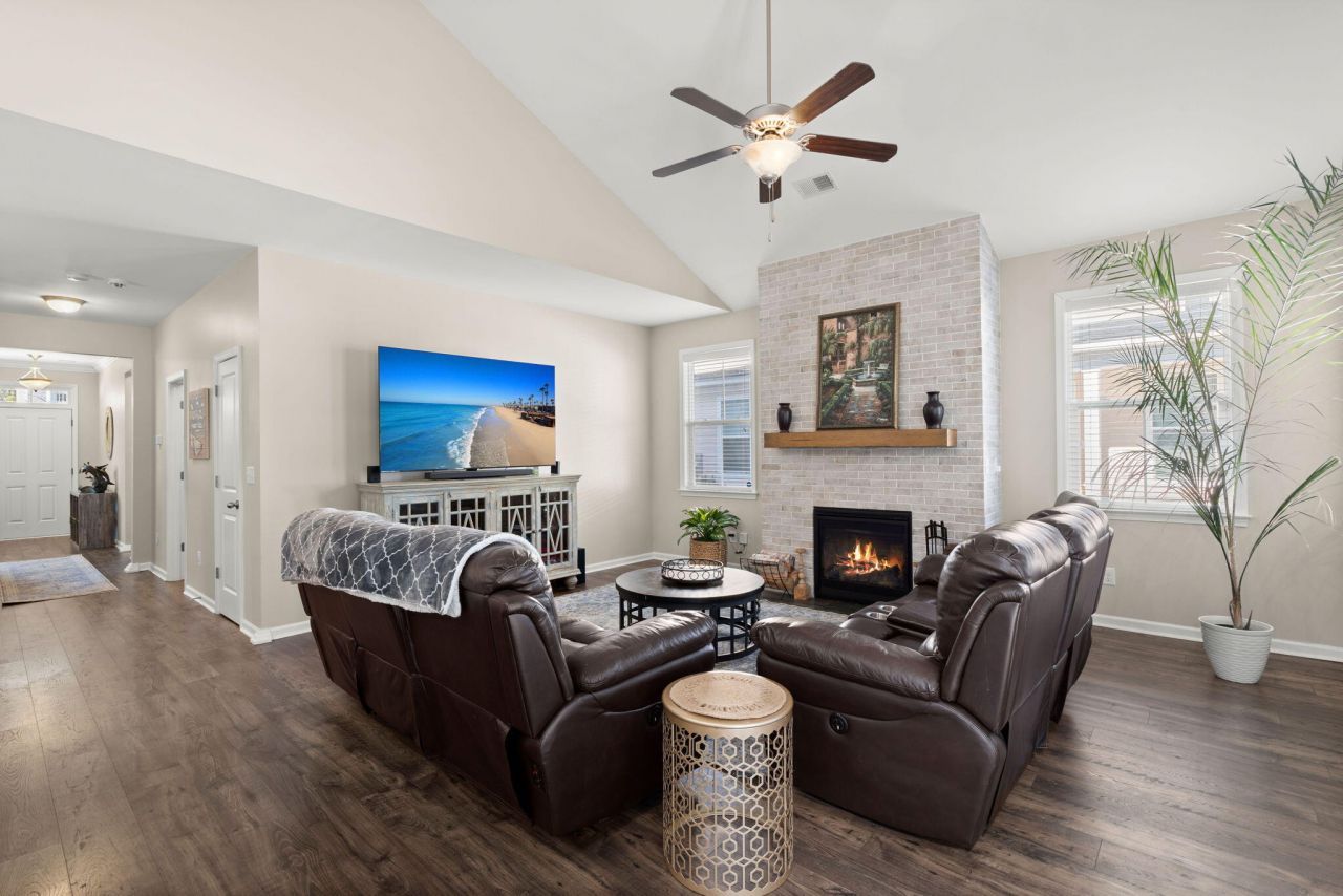 1044 Oak Bluff Avenue Photo 17