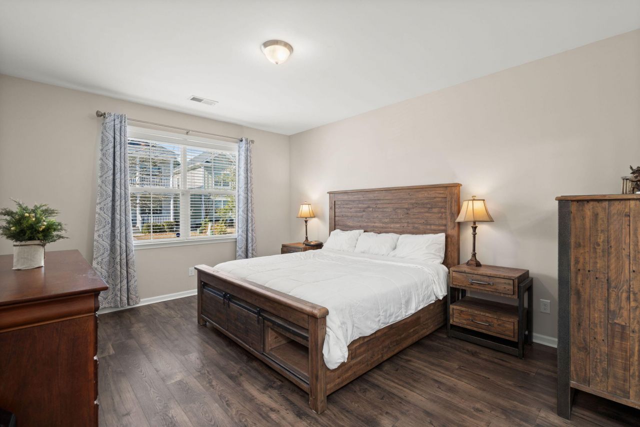 1044 Oak Bluff Avenue Photo 21