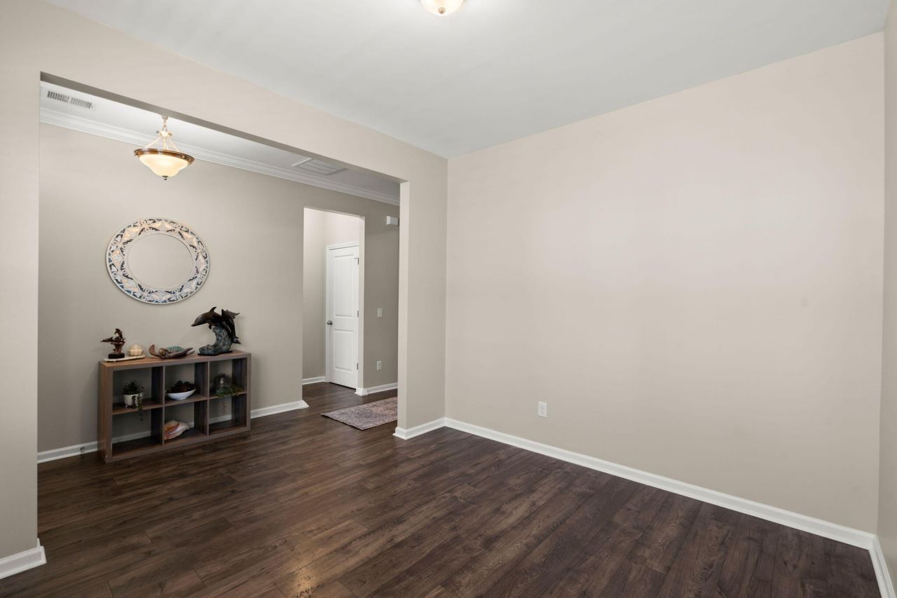 1044 Oak Bluff Avenue Photo 6