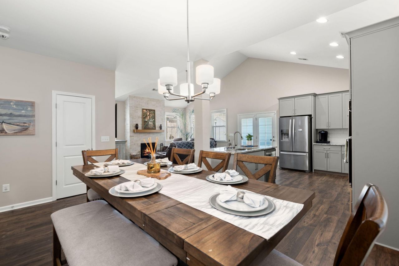 1044 Oak Bluff Avenue Photo 9