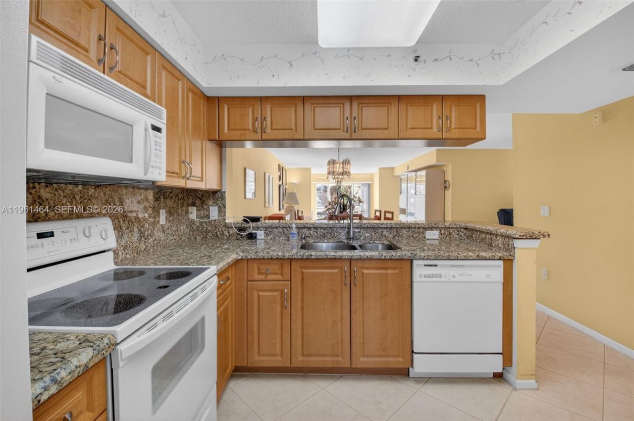 12540 Majesty Cir, Unit 208, Boynton Beach, FL 33437 Photo