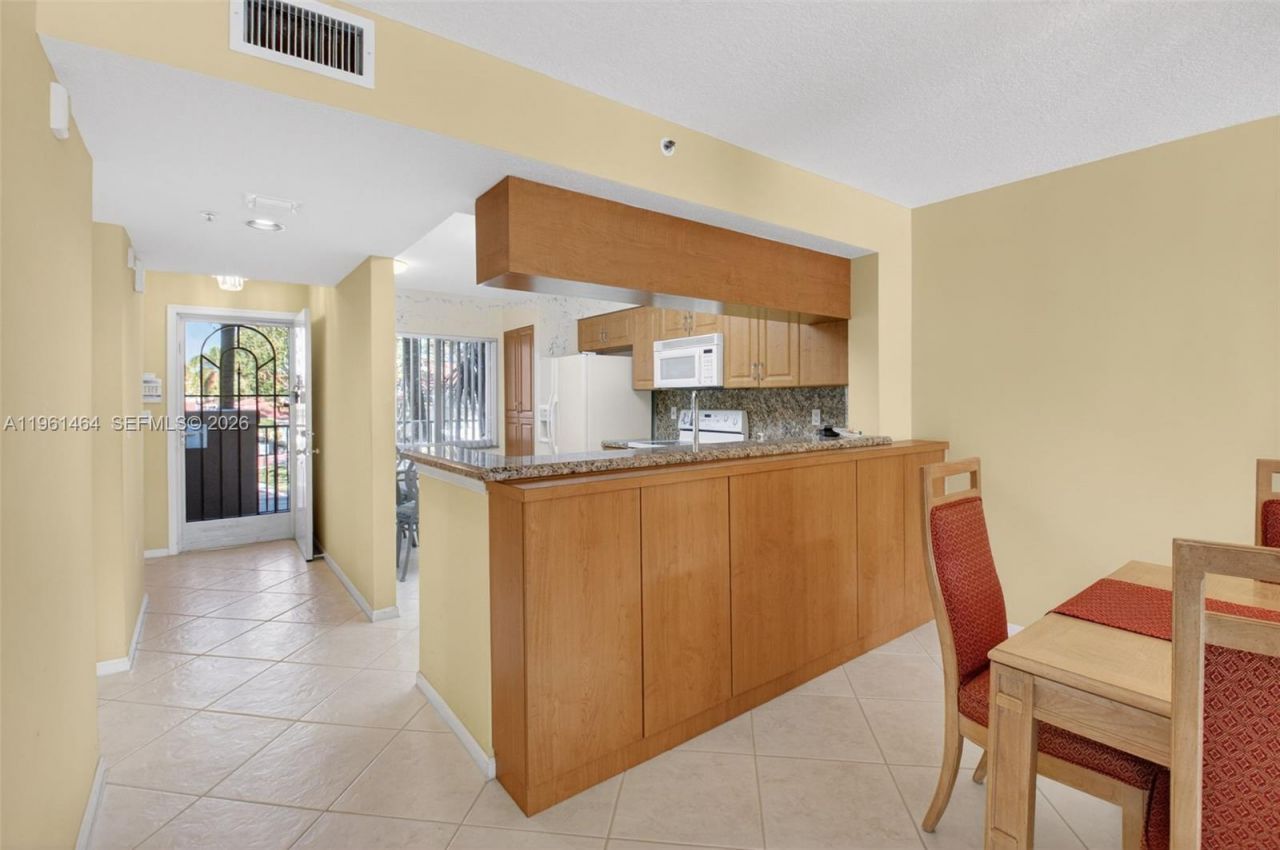 12540 Majesty Cir, Unit 208, Boynton Beach, FL 33437 Photo