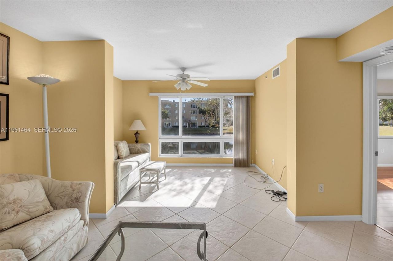 12540 Majesty Cir, Unit 208, Boynton Beach, FL 33437 Photo