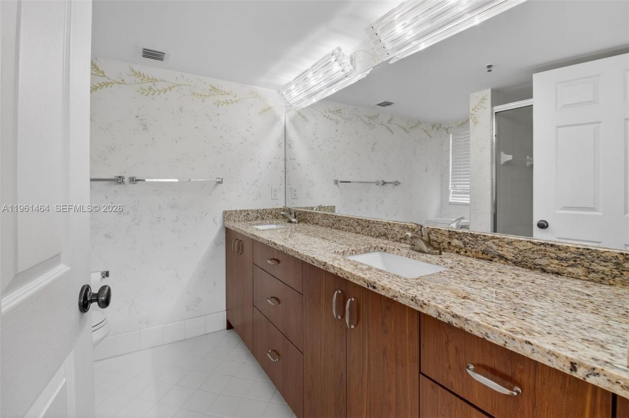 12540 Majesty Cir, Unit 208, Boynton Beach, FL 33437 Photo