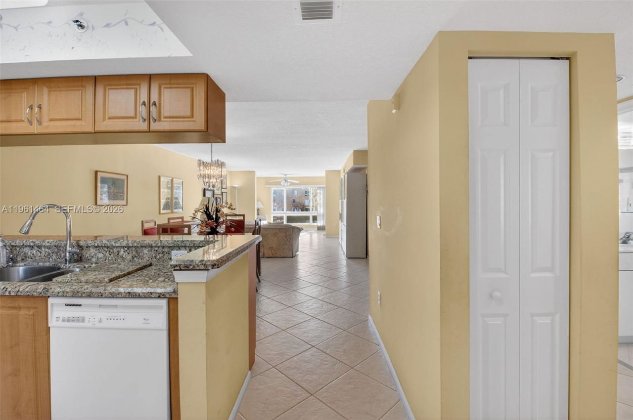 12540 Majesty Cir, Unit 208, Boynton Beach, FL 33437 Photo