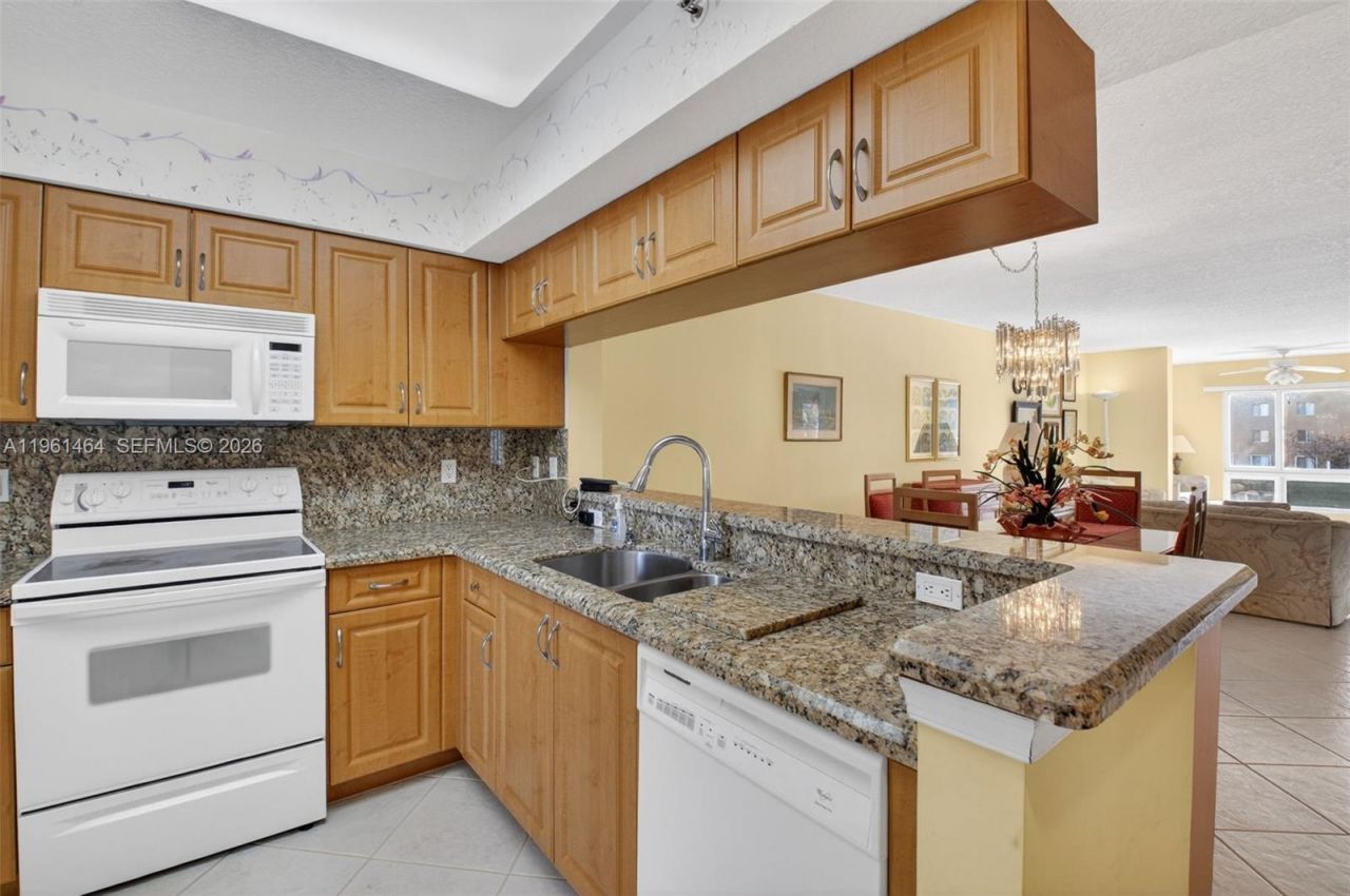 12540 Majesty Cir, Unit 208, Boynton Beach, FL 33437 Photo