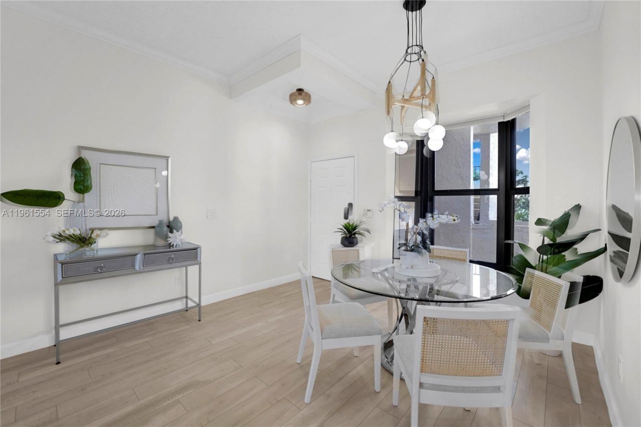 7460 La Paz Blvd, Unit 202, Boca Raton, FL 33433 Photo