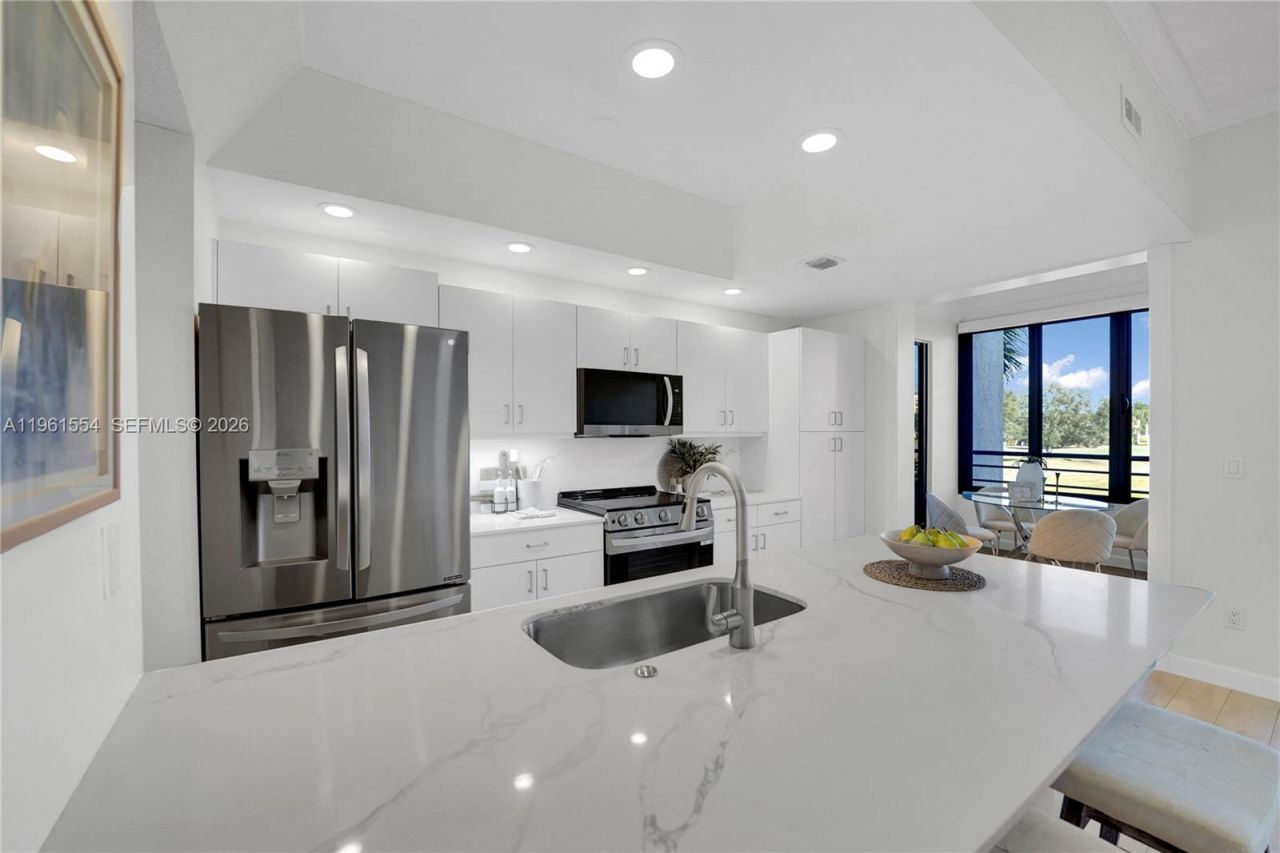 7460 La Paz Blvd, Unit 202, Boca Raton, FL 33433 Photo