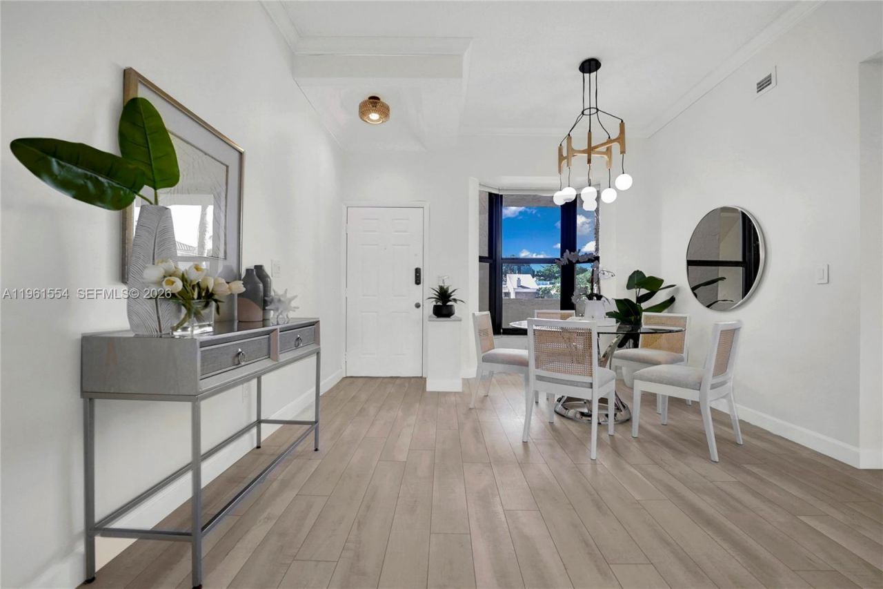 7460 La Paz Blvd, Unit 202, Boca Raton, FL 33433 Photo