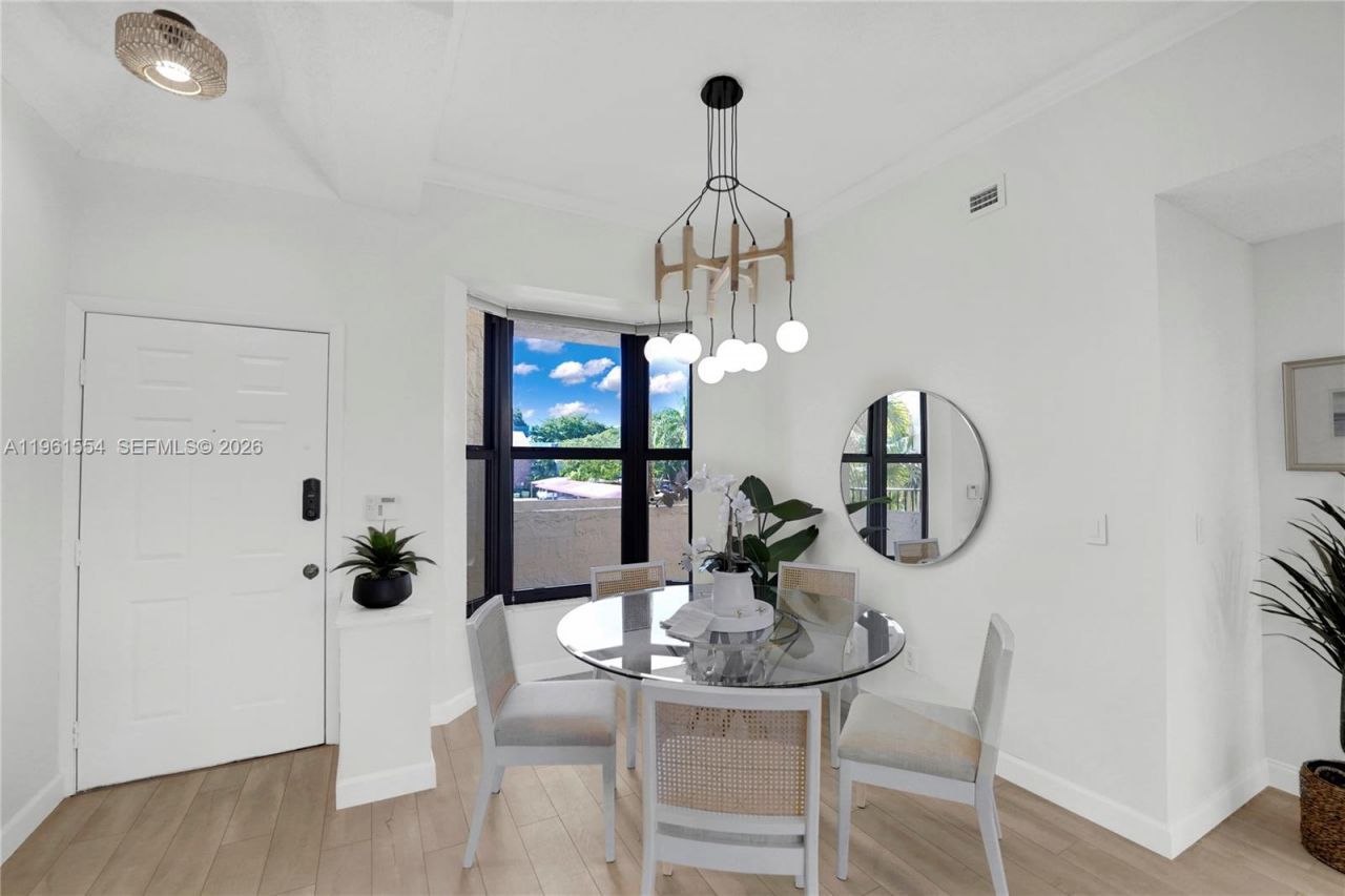 7460 La Paz Blvd, Unit 202, Boca Raton, FL 33433 Photo