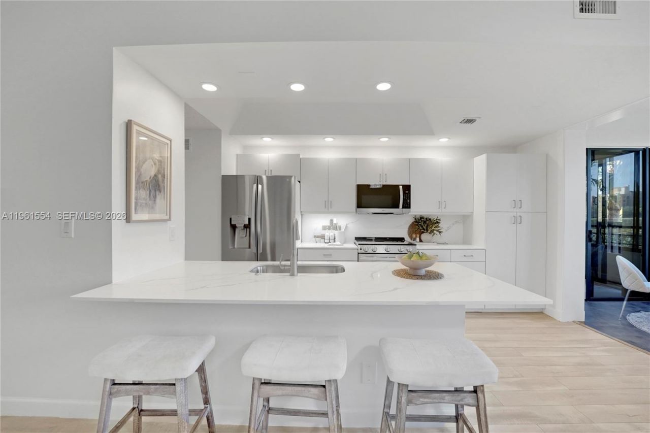 7460 La Paz Blvd, Unit 202, Boca Raton, FL 33433 Photo