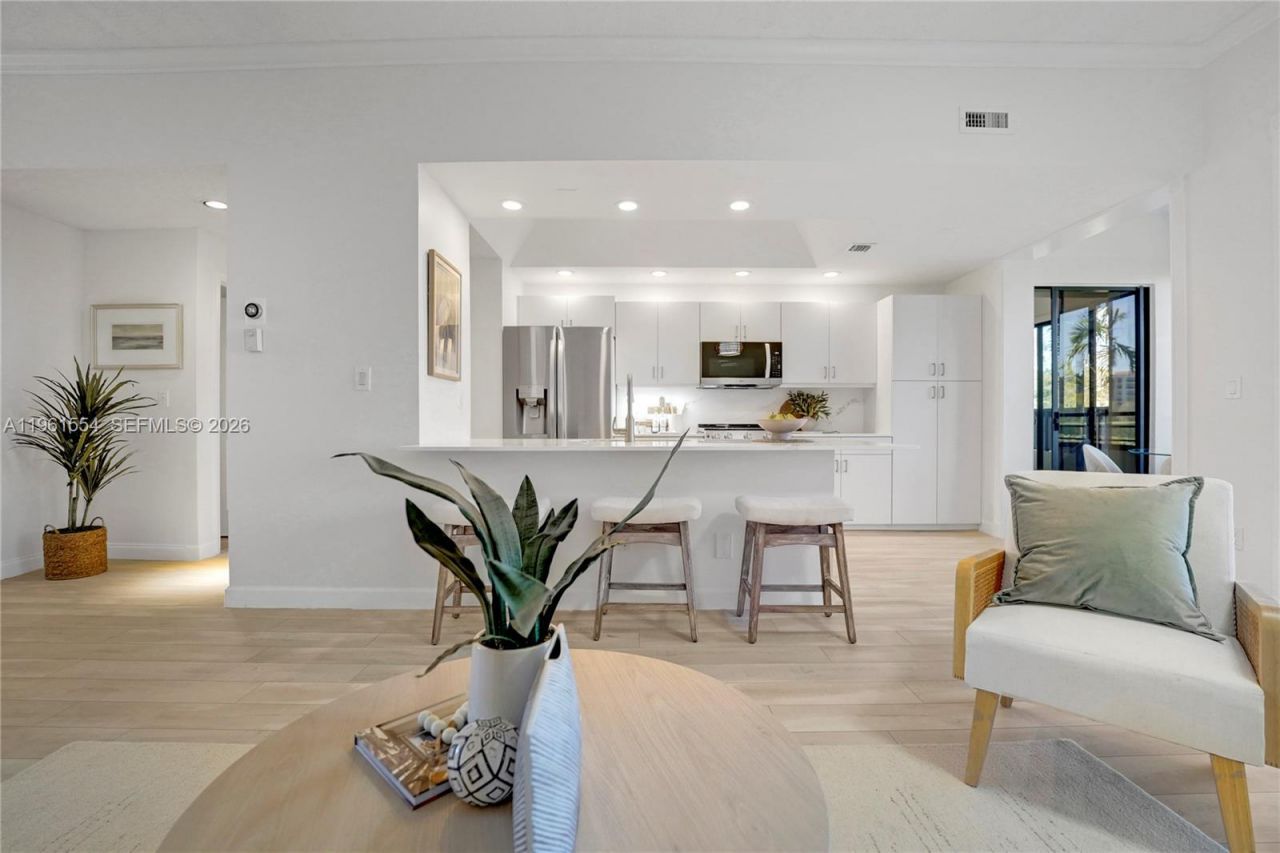 7460 La Paz Blvd, Unit 202, Boca Raton, FL 33433 Photo