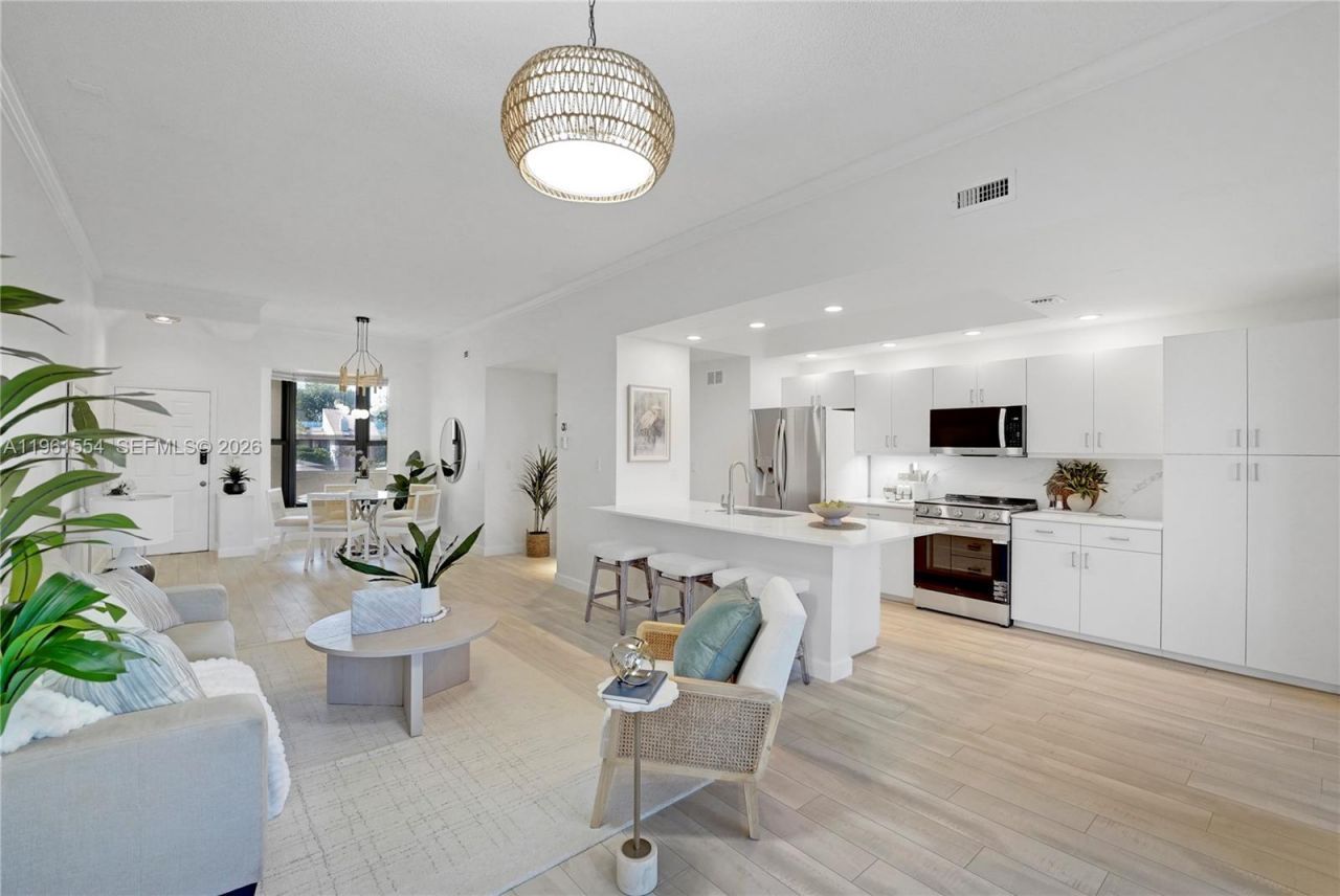 7460 La Paz Blvd, Unit 202, Boca Raton, FL 33433 Photo