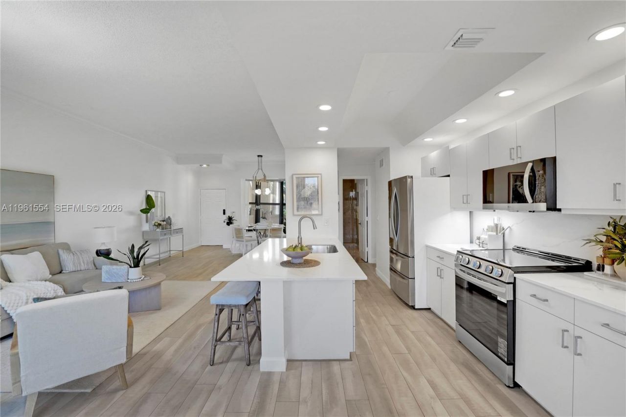 7460 La Paz Blvd, Unit 202, Boca Raton, FL 33433 Photo