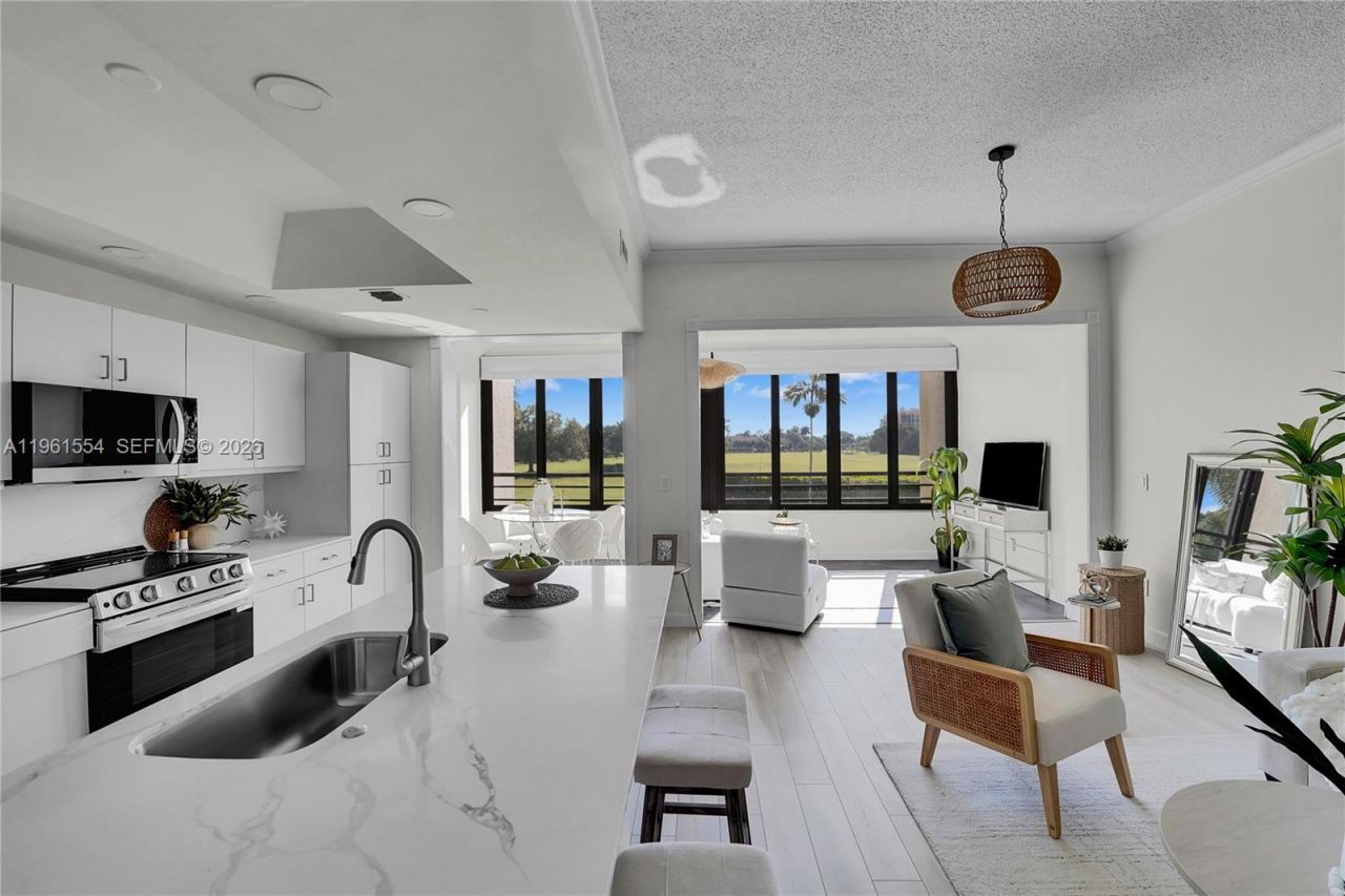 7460 La Paz Blvd, Unit 202, Boca Raton, FL 33433 Photo