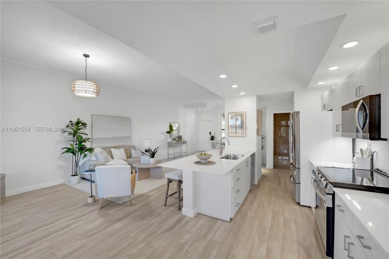 7460 La Paz Blvd, Unit 202, Boca Raton, FL 33433 Photo