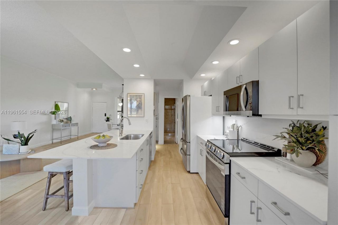 7460 La Paz Blvd, Unit 202, Boca Raton, FL 33433 Photo